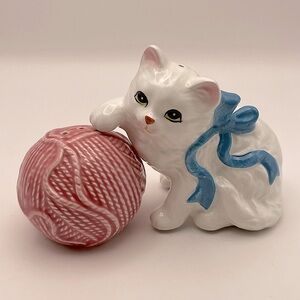 Mount Clemens Pottery, “Sophisto-Cats”, Salt and Pepper Shakers, Made in Taiwan